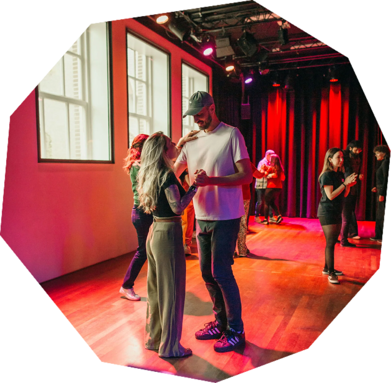 A couple practising forró during a class at Baile da Dom